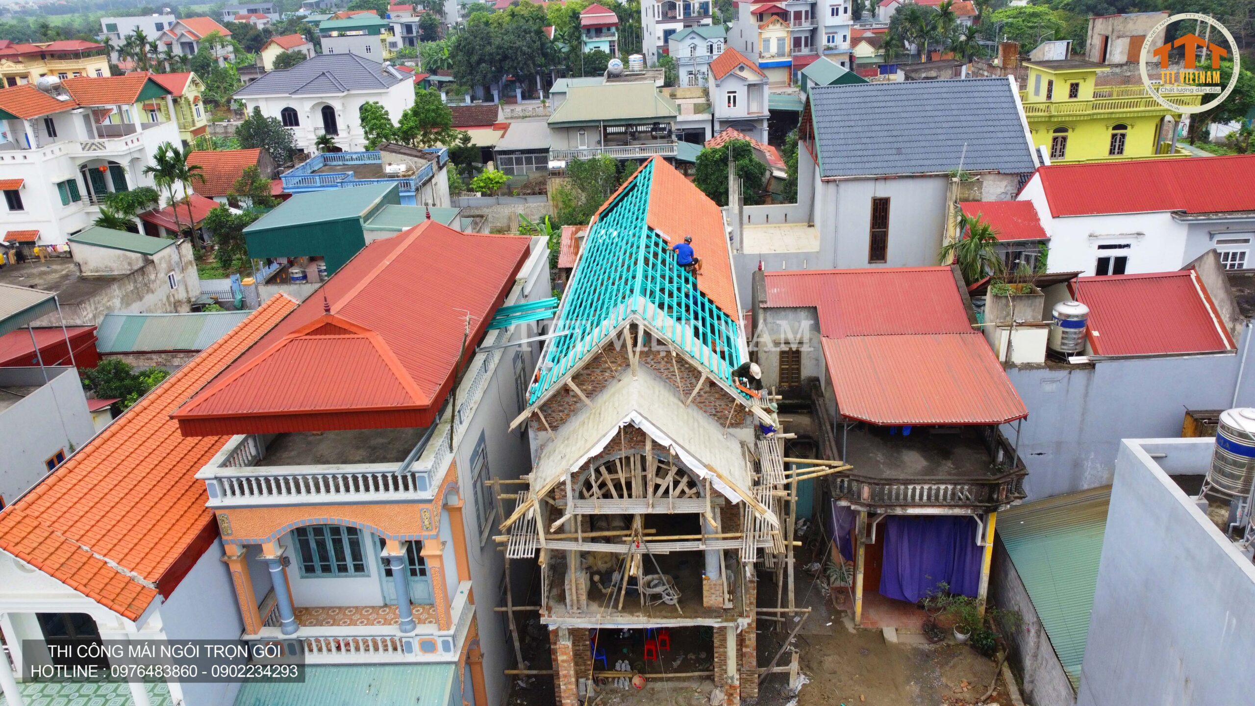 nha-mai-thai-su-dung-khung-thep-sieu-nhe-kingtruss